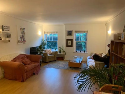 Bedroom in large 3-bed Clapham flat Main Photo