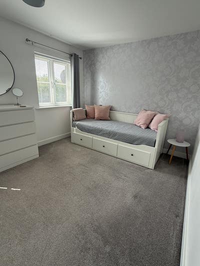 Spacious double room in Eastleigh  Main Photo