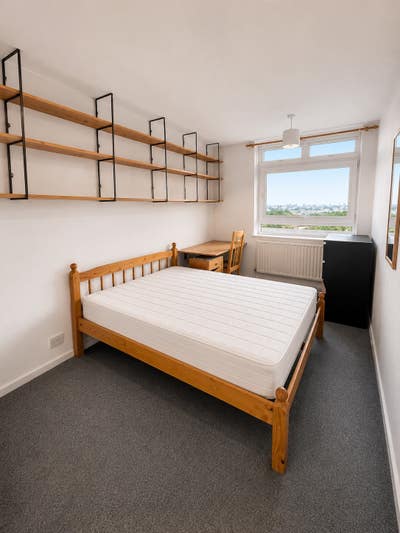 2 Bright Double Rooms in Oval – Prime Location! Main Photo