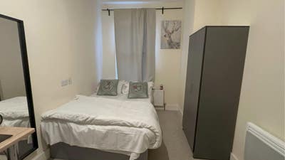 Studio In Earls Court Available Now  Main Photo