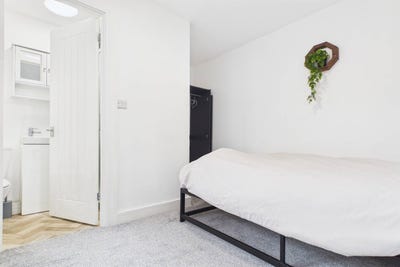 Room 3/4, 262 Dean Road  Main Photo