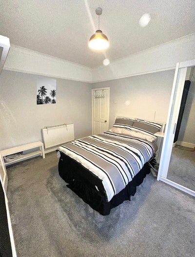 Double room for rent Newport  Main Photo