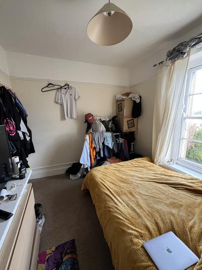 Room available in 3 bed Top Floor Flat in Clifton Main Photo