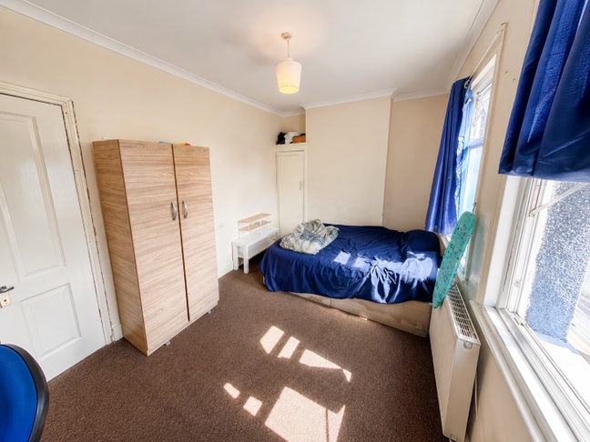 5 Rooms Available in N15 - Bills Included | Garden Main Photo