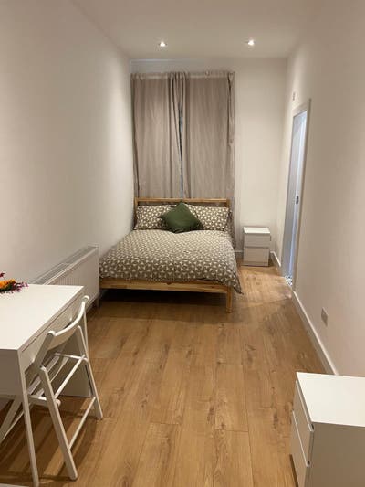 Spacious Double Ensuite Available Immediately! Main Photo