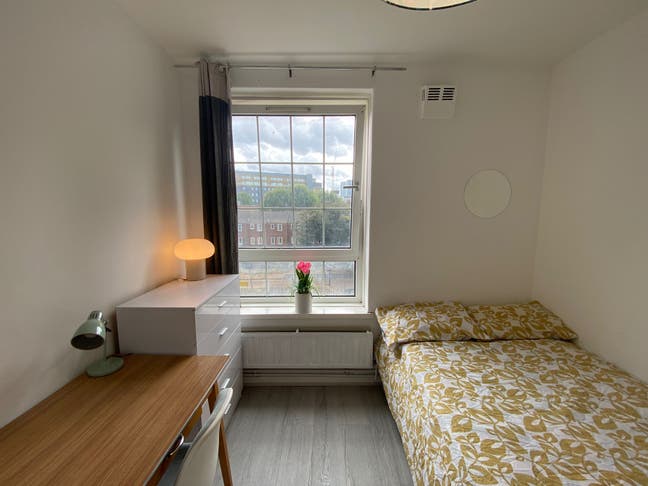 Cozy Room! Zone 1! Perfect Location! Main Photo