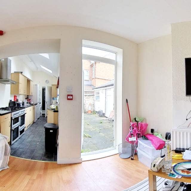 Lovely double room to rent in a Selly Oak house Main Photo