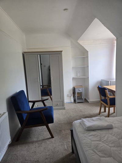 Bright Furnished Single Room with Own Fridge Main Photo