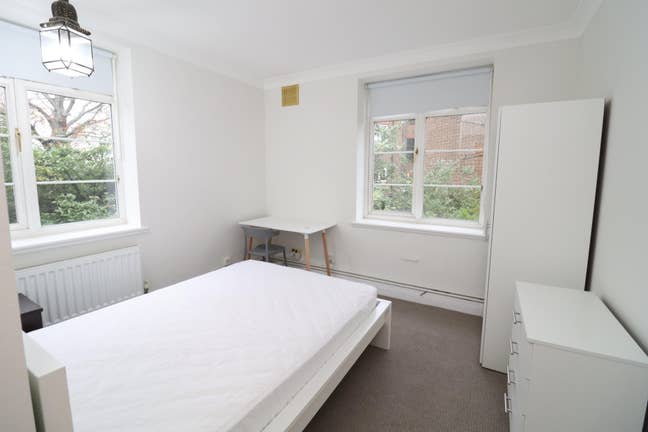 ☀️ Furnished double room available by Central Line Main Photo
