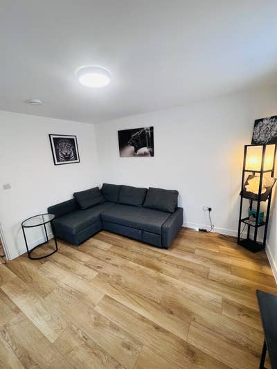 6 Bed House. 6 Ensuite Bills INC Main Photo