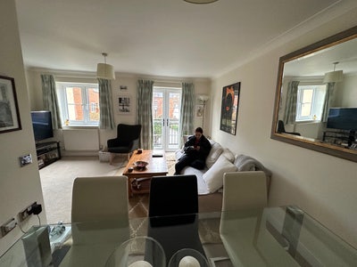 Spacious ensuite in town centre Main Photo