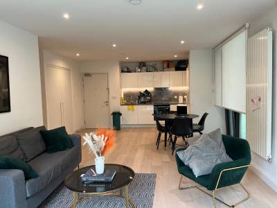 Double Room + Private Bathroom in E16 Main Photo