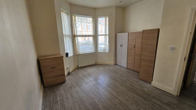 Spacious Double Room – NW10 9JS-All Bills Included Main Photo