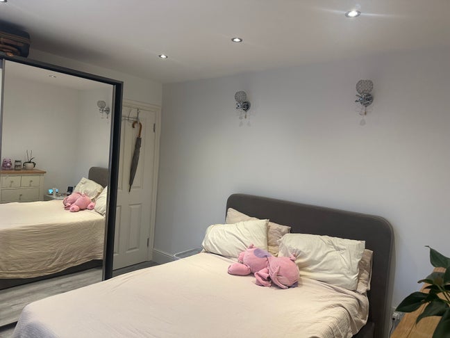 Double Room with Private Bathroom – &pound;833pcm Main Photo