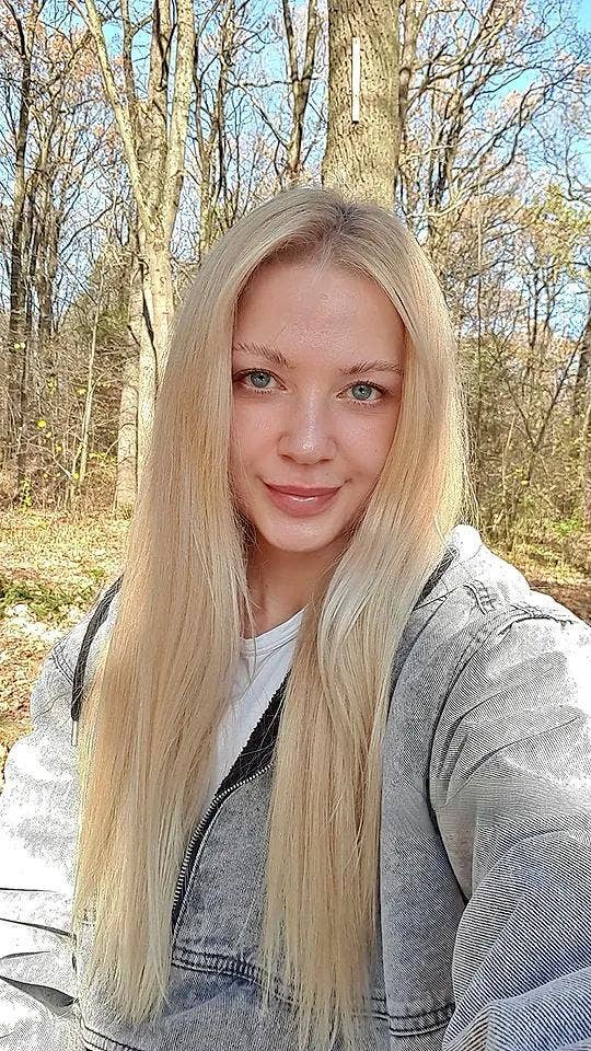 35 year old Female seeks a single or double room Main Photo