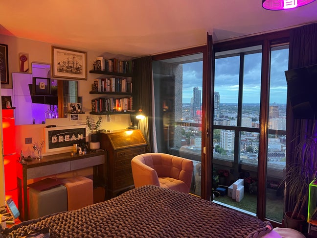 10 weeks Master bedroom Barbican Tower 29th floor Main Photo