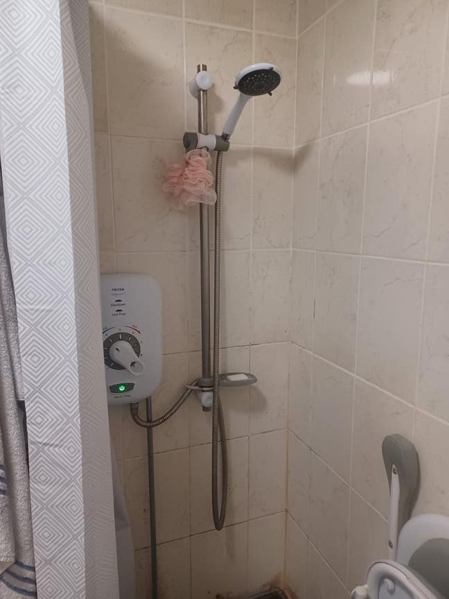 Bright single room, great connection with Leeds Main Photo