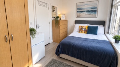 Modern En-suite room close to Luton Town Centre Main Photo