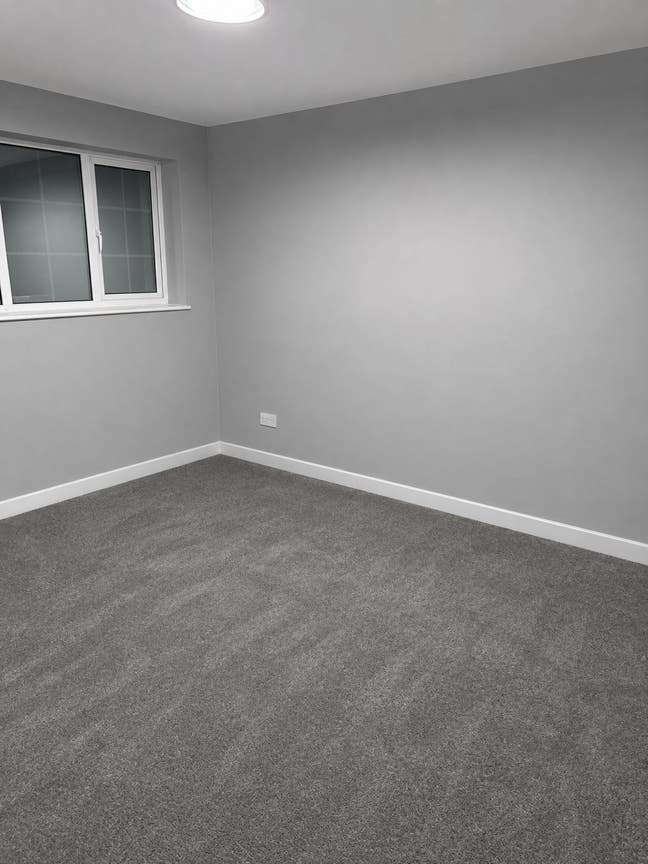 Double bedroom - no living room or kitchen Main Photo
