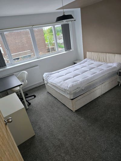 Room to-Let in a Shared House Main Photo