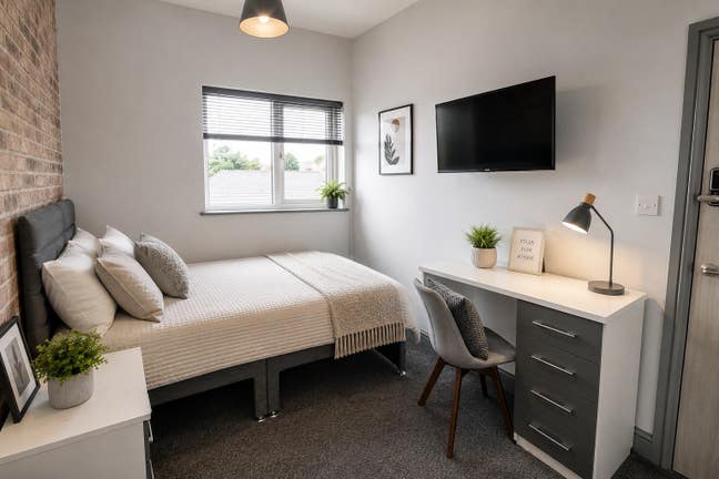 🔥🏡 View It. Love It. Secure It. 🏡🔥 Main Photo