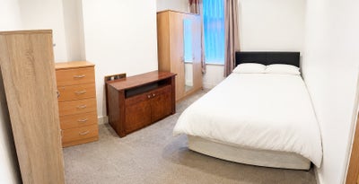 Bright Double Room with Wardrobe - Manor Park Main Photo