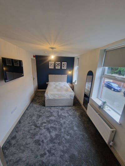 Double room with Ensuite and fully furnished Main Photo