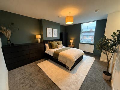 Studio with Ensuite & Kitchenette  Main Photo