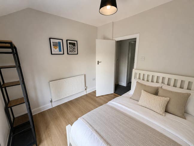 Double room newly decorated new furniture  Main Photo