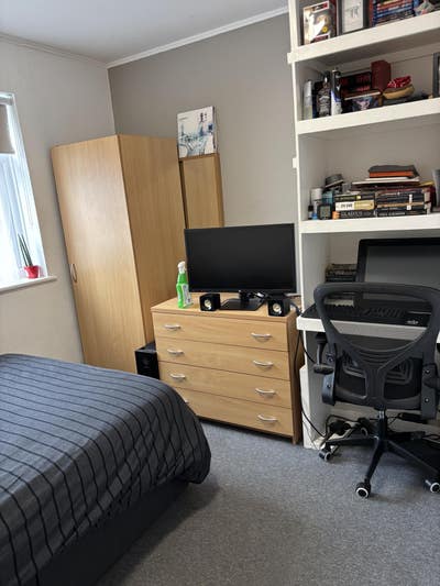 Small  double room with own shower  Main Photo