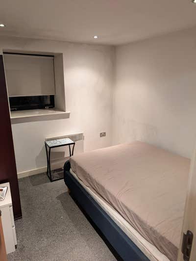 Double room - sharing with female flatmates Main Photo