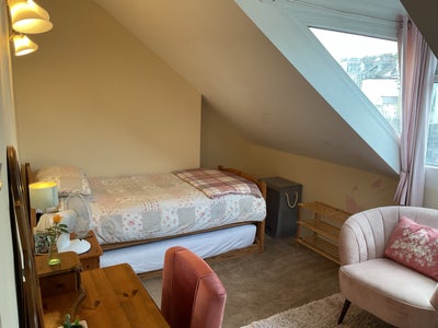 Private attic rooms in family home female lodgers Main Photo