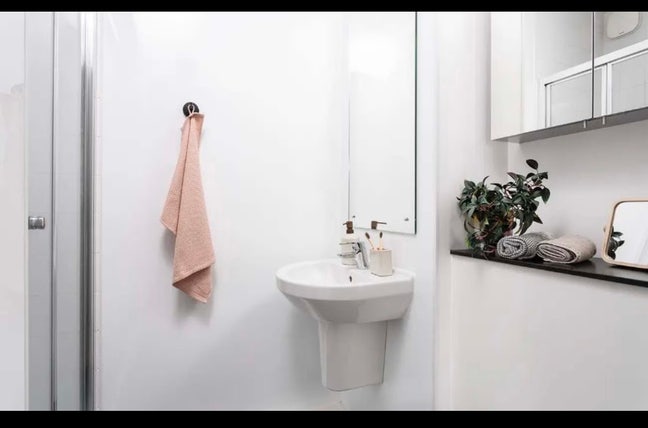 Room Available - Arch View House  Main Photo