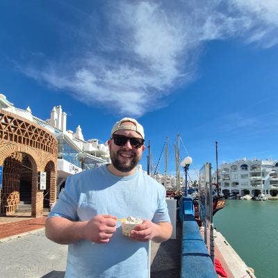 Professional Male seeks a double room Main Photo