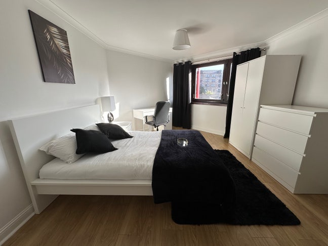 Premium Double Room | &pound;850 | Some Bills Included Main Photo