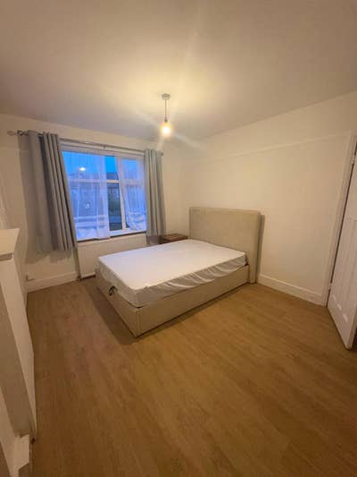 🛏️Massive Double Room – EN1 – Enfield Main Photo