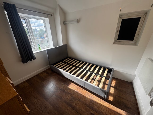  Single  room in Neasden! Main Photo