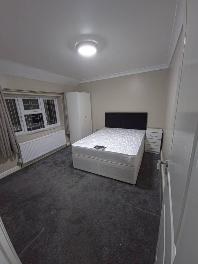 Double Room with En-suite Main Photo