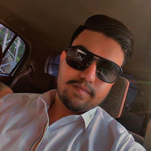 Professional Male seeks a single or double room Main Photo
