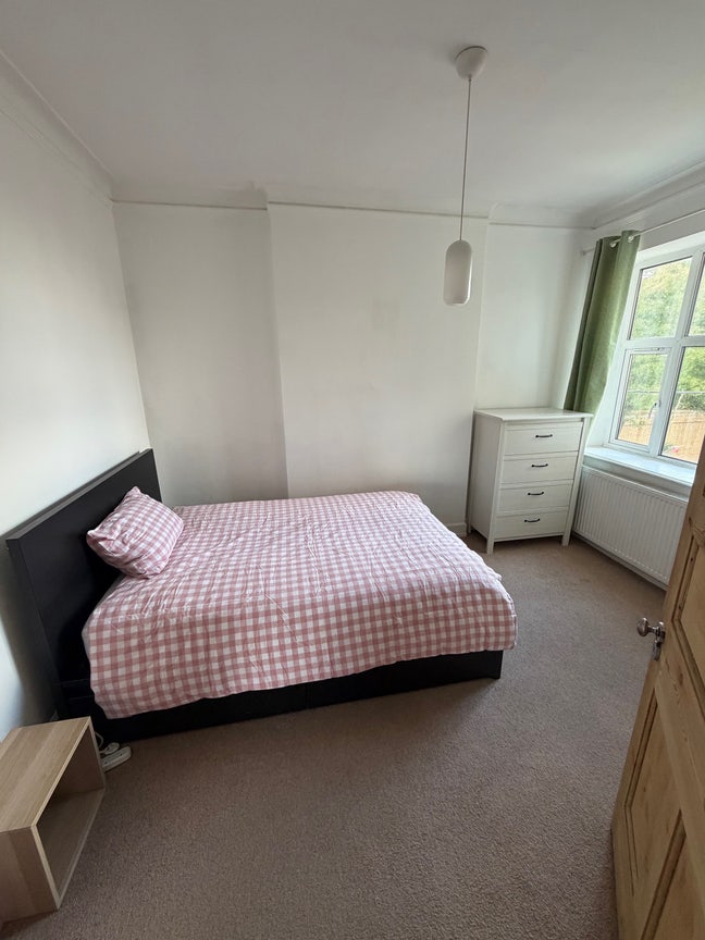 Chiswick High Road West London - All Bills - Wi-Fi Main Photo