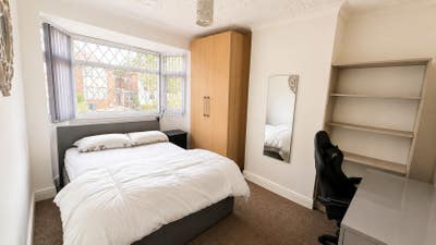 Double Bedroom Available-  Furnished, Bills inc Main Photo