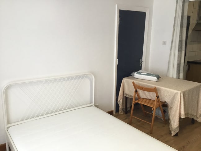 Large Double Room Studio Flat  Main Photo