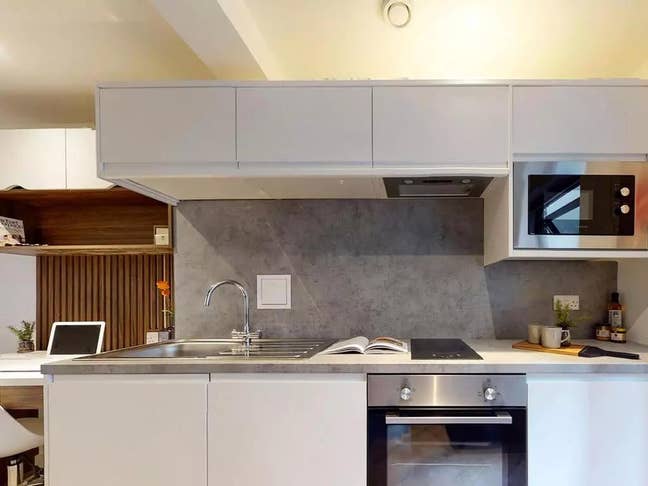 Studio Apartment at Blomfield Road London Main Photo