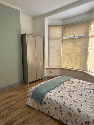 Large Double Room – &pound;400 pcm – Ground Floor Main Photo