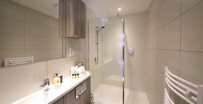 Modern Flat Near City Centre Main Photo