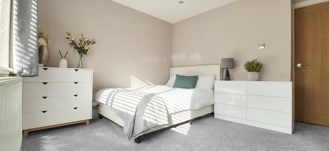 Double room - 3 Bed shared house 1 roommate Main Photo