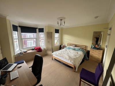 Large and Bright Double Room,  2 m Tube, N22 Main Photo