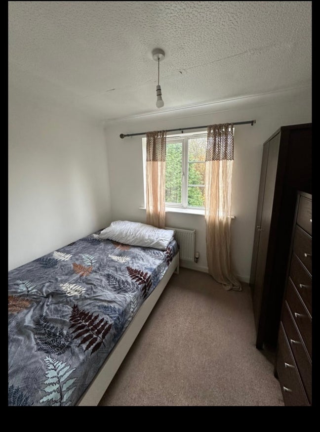Spacious  Room in Friendly House shareNE8 1NZ  Main Photo