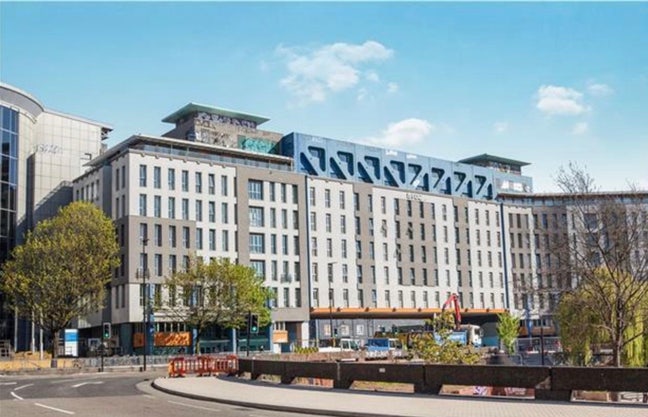 Spacious Double Room | city center| newly renovate Main Photo