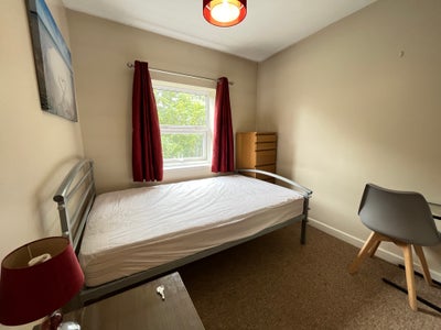 Double Room Very Close to City Centre Main Photo